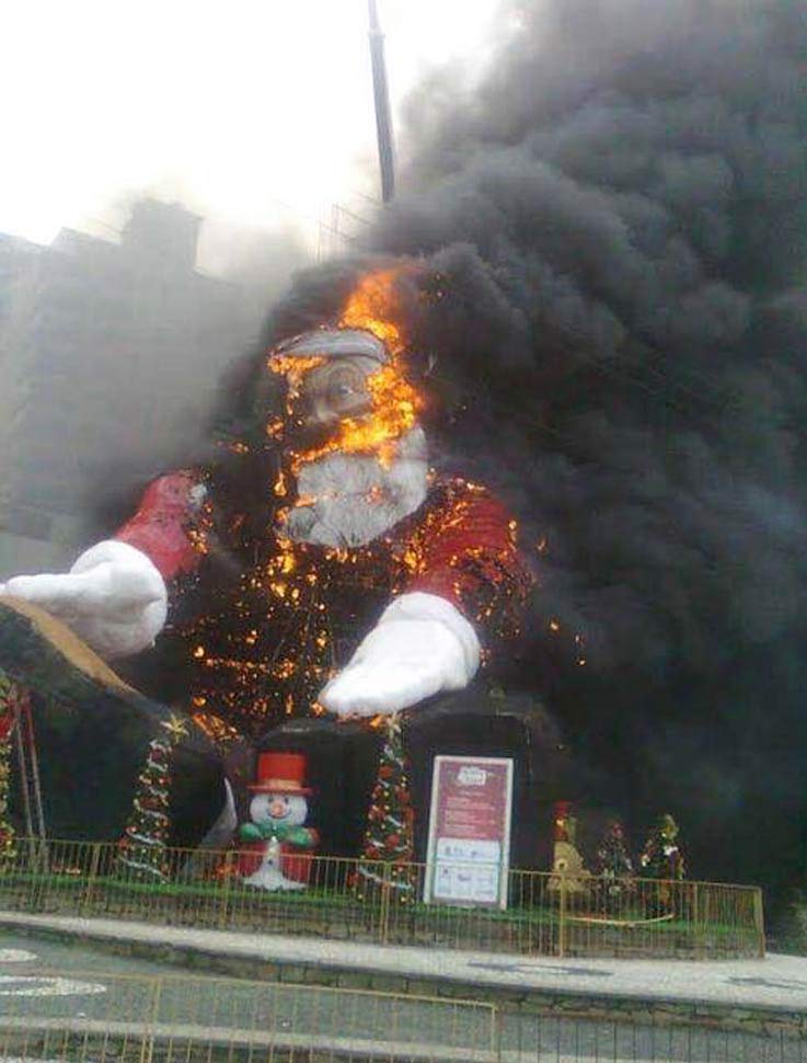 amhaunted's tweet image. Combustible Christmas