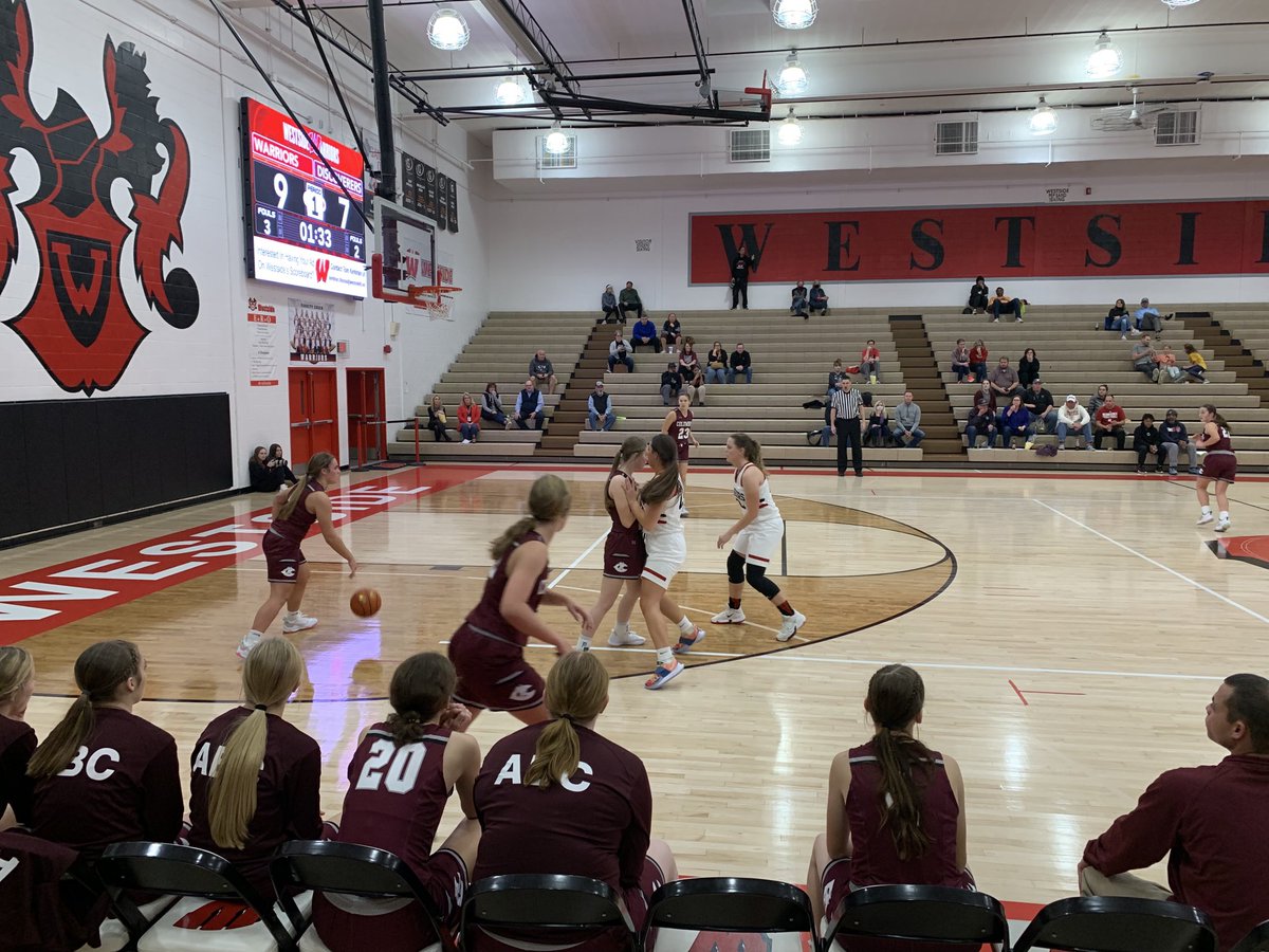 tkwapnioski's tweet photo. After the first quarter, the @DiscovererWay @DiscovererGBB down 2. #GoDiscoverer #GoMaroon https://t.co/wRWUuqU9T1