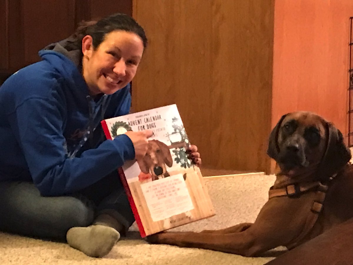 OttoRedboneRuns's tweet photo. @HalfMarathonGal &amp; me workin’ a doggo’s #AdventCalendar.
#Peace &amp; #Merry.
#DogsofTwittter https://t.co/bvg3mEeqhS