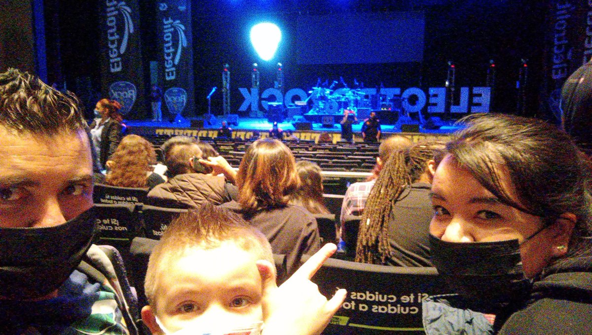 ElRickyRubio1's tweet photo. Ya estamos listos #Electrorock7 en familia @MAXIMA1067FM @soyjuantavares @soylavaneglez @PMakabrito @fabivargasfm @libertysoto_ @lagusanaciega @somosfanko https://t.co/FyNC6vBqgb