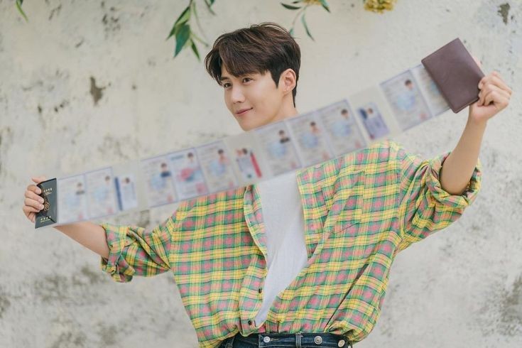 DiamondGoldwing's tweet photo. Congratulations 🥳🥳🥳🥳
You deserve it and more 💙
#KimSeonHoAAAPopularActor
#AAA2021 #KimseonhoUIDOLLIVEPopularity #KimSeonHo #김선호_너라는_이유 #김선호 https://t.co/iSU8vtmpFH
