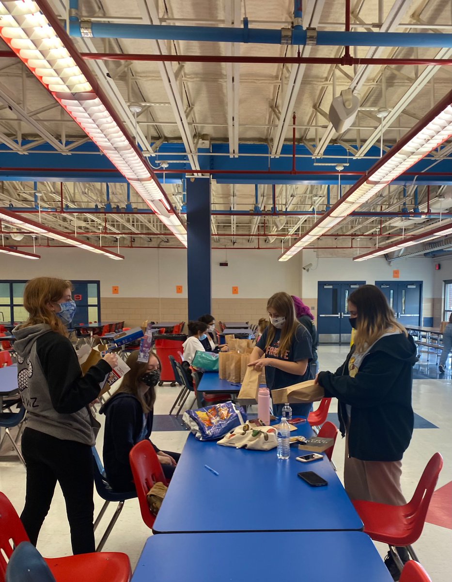 Lafayette_NHS's tweet photo. NHS Ronald McDonald Service Project. Making snack bags for families staying at the Ronald McDonald House. https://t.co/o8WmQWEbk7