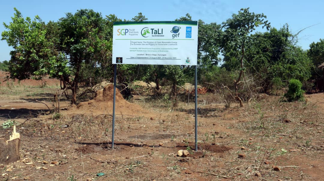 tagalife's tweet photo. The effects of climate change on gbv can not be underestimated. Climate change has exposed girls and young women to risks of unpaid carework,being raped and domestic violence.@UNDPZimbabwe @UNDPAfrica @ForestryComm @HurungweRdc @AgritexL @Nyarimash
#climatechange
#treeplanting https://t.co/lbpK6ZnJIB