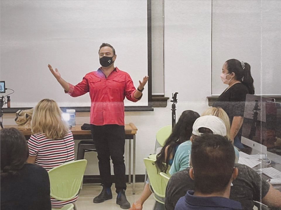 RobertKFOX14's tweet photo. I had such a great experience getting to teach journalism to some great students at @UTEP during the fall semester as part of the @borderzine learning laboratory. We tacked some tough topics. A big thank you to my fellow educators @kategannon and @AngelaKBorder. #OurBorderLife https://t.co/seiKIHU6cr