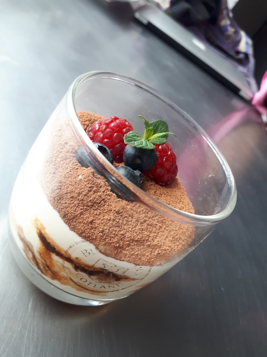 laislazcano's tweet photo. Tiramisú. Postre italiano con excelente sabor en boca con la combinación de queso mascarpone y galletas amaretti. https://t.co/uA213hxX0Y