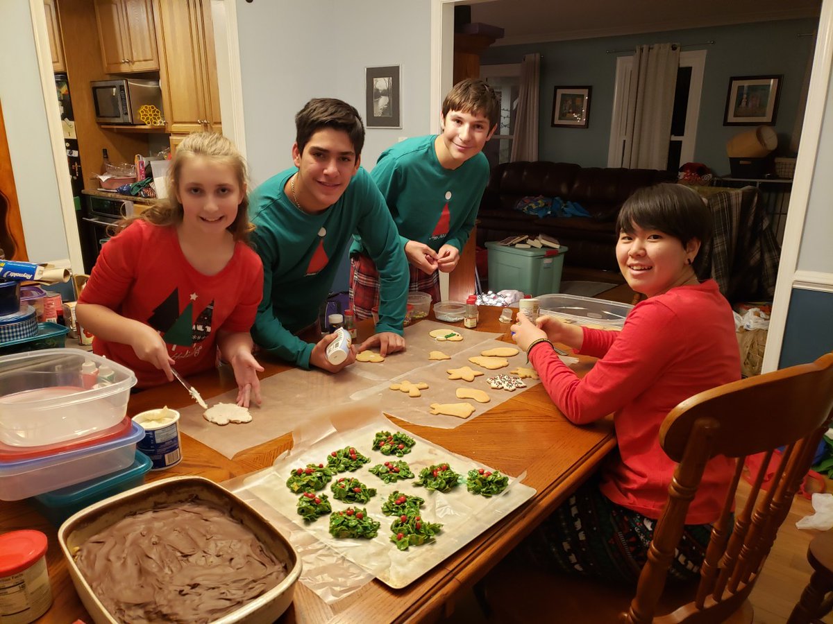 ETCexchange's tweet photo. Holiday Season 🎄 ✨
.
.
Who else is getting excited for the holiday season?! We love to see all the fun things our exchange students experience during this time. Do you have any holiday traditions planned ...
#whatareyourtraditions #hostfamily #etcexchange #holidaytraditions https://t.co/1iJvJOPDau