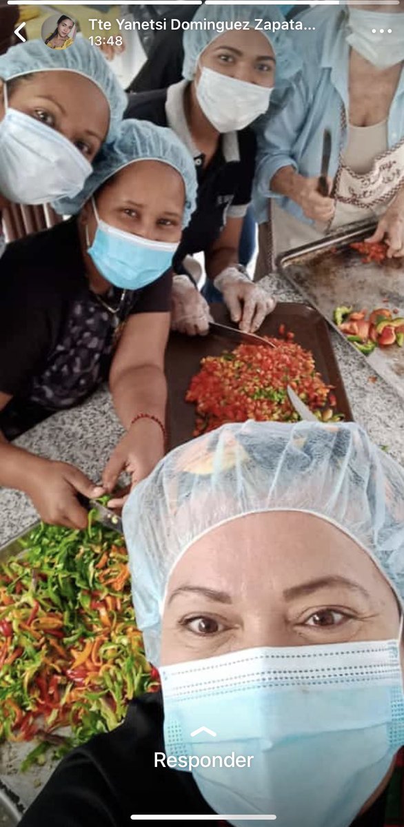 bladimirguerra8's tweet photo. #02Dic #MujeresDeIntendencia del @CeofanbColop @libertad003 inician #Diciembre haciendo #Hallacas en unión de la #FamiliaMilitar ##FelizNavidad2021 #VenezuelaTieneConQue #SomosCOLOP #PoderLogistico https://t.co/DUxpnLPgDl