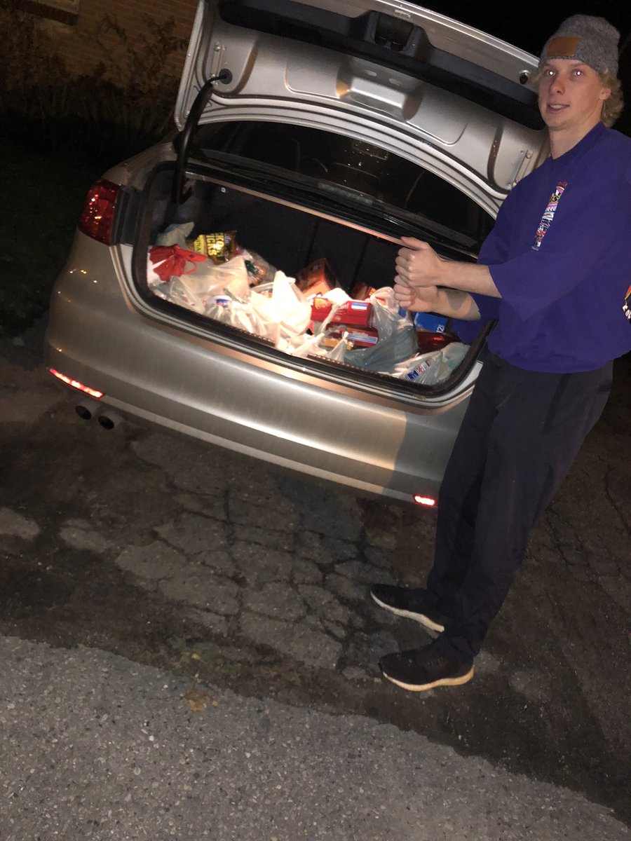 Wammy77595208's tweet photo. Just got some groceries with my roommates🥕🍕🍝🍔🌭🌮🌯🥙🥗🥪🍗🥓 https://t.co/vUSBsbR1Bk