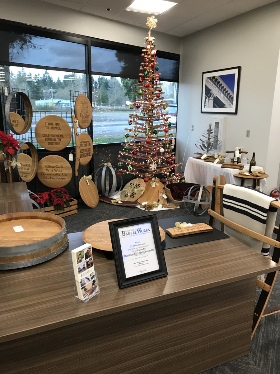 HomewardPet's tweet image. Our Holiday Sip &amp;amp; Shop is underway! Here at Banner Bank, Woodinville Barrel Works is set up with lots of gift ideas under the tree. The first $1,000 of sales goes directly back to us &amp;amp; then 10% of all sales. They will be set up here through Christmas Eve. Cash or checks only!🎄🎄