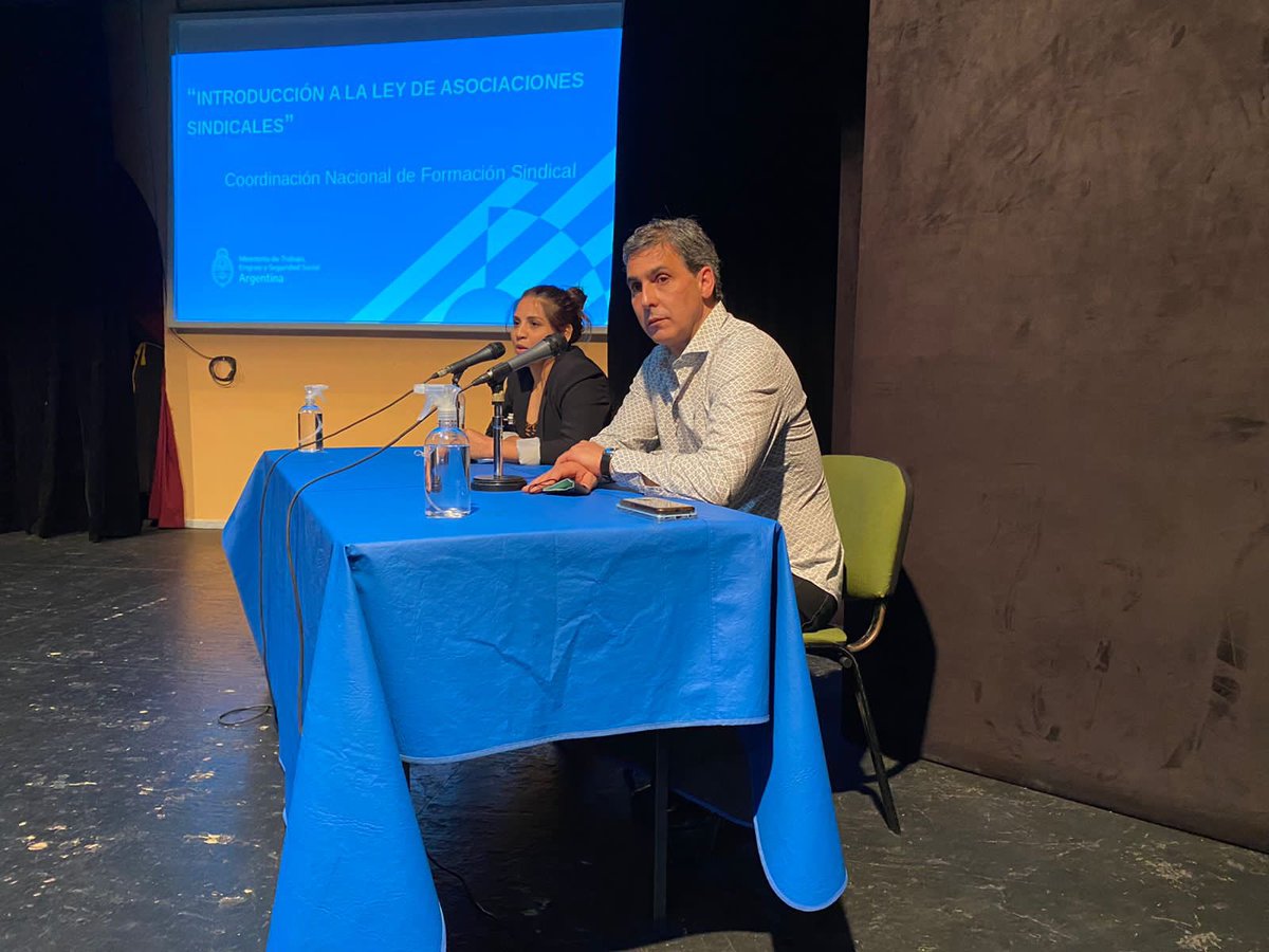 Hoy, junto a la secretaria de organización y al @MinTrabajoAR dando inicio al “Ciclo de Formación Sindical” para delegado y delegadas. Entendiendo que la formación tiene un valor estratégico en la defensa de los derechos d lxs trabajadorxs <a href="/CarlosPerezSEC/">Carlos Pérez</a>