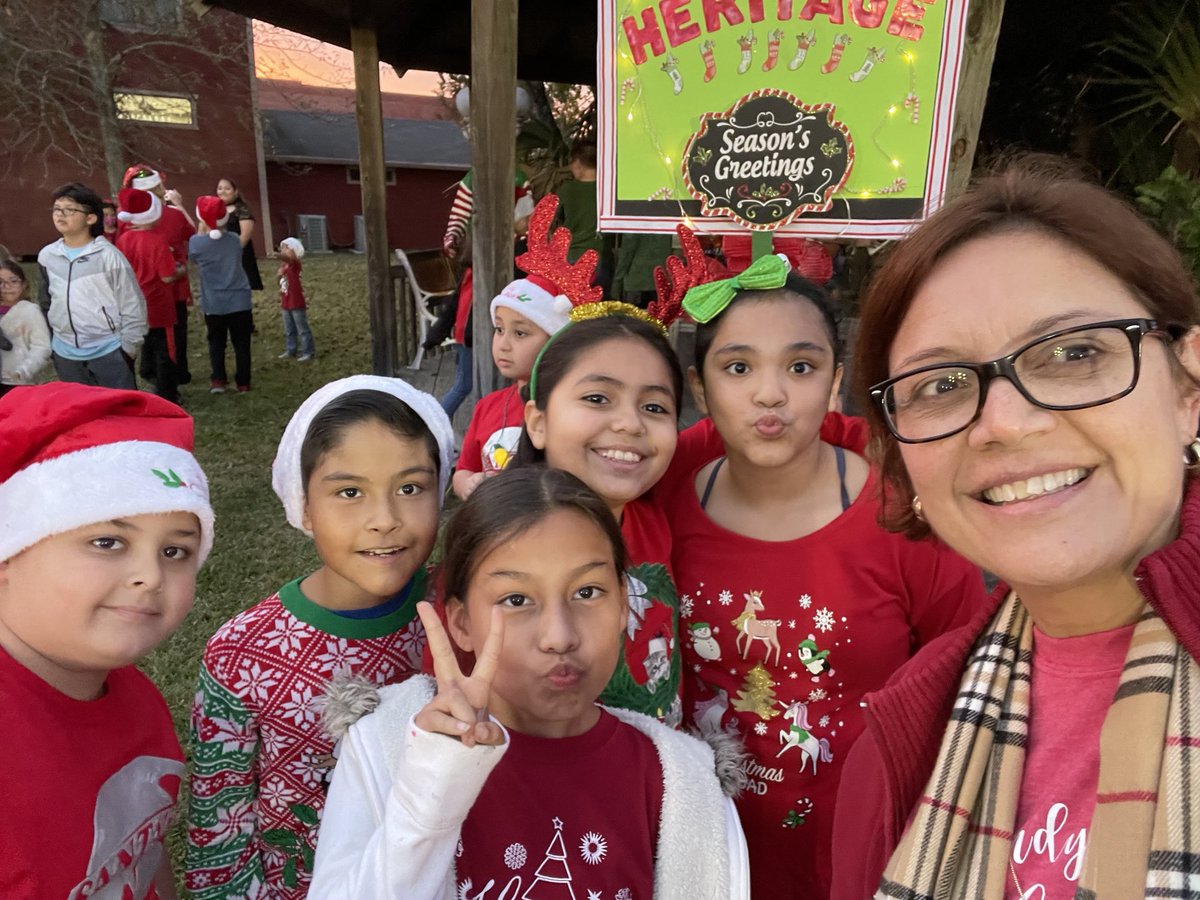 soniger's tweet photo. Christmas on Main Street! Merry Christmas! #HawksUnited #LaPorteGreatThings https://t.co/0trj7VArAX