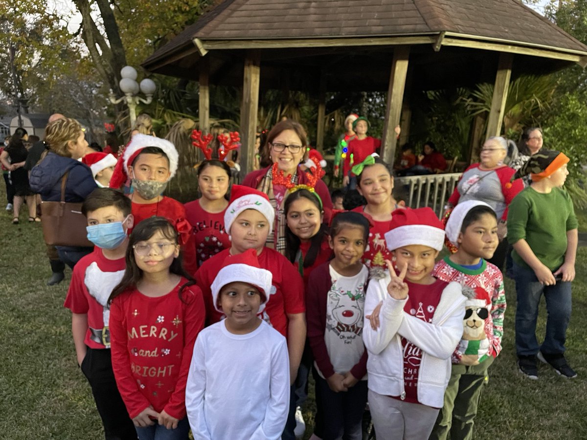 soniger's tweet photo. Christmas on Main Street! Merry Christmas! #HawksUnited #LaPorteGreatThings https://t.co/0trj7VArAX