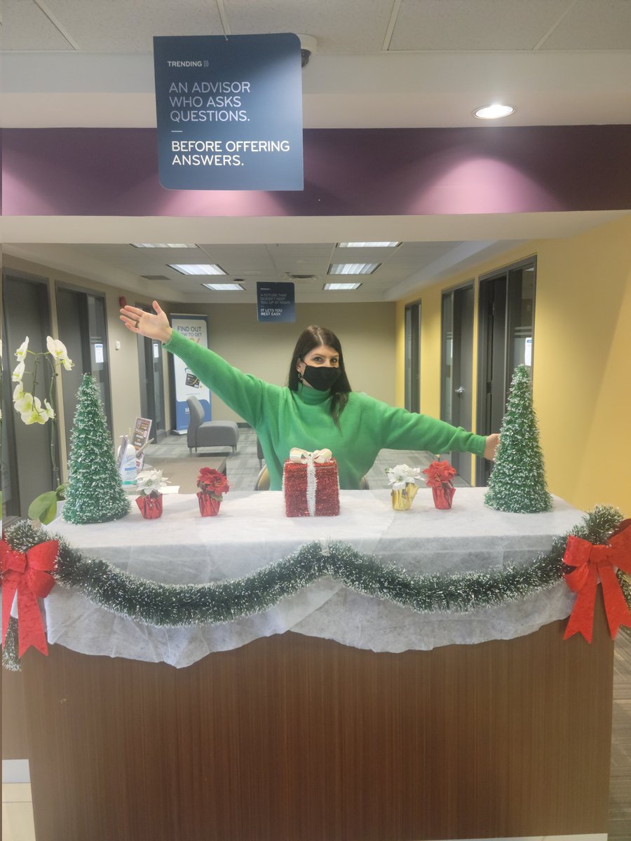 Christmas music has started and the decorations are up.  So much to be thankful for here at #boominBeamsville <a href="/MeridianCU/">Meridian CU</a> #holidayspirit #joblove <a href="/ShottonMelissa/">Melissa Shotton</a> <a href="/lindalazar27/">linda lazar</a> @Michael_NicoMCU