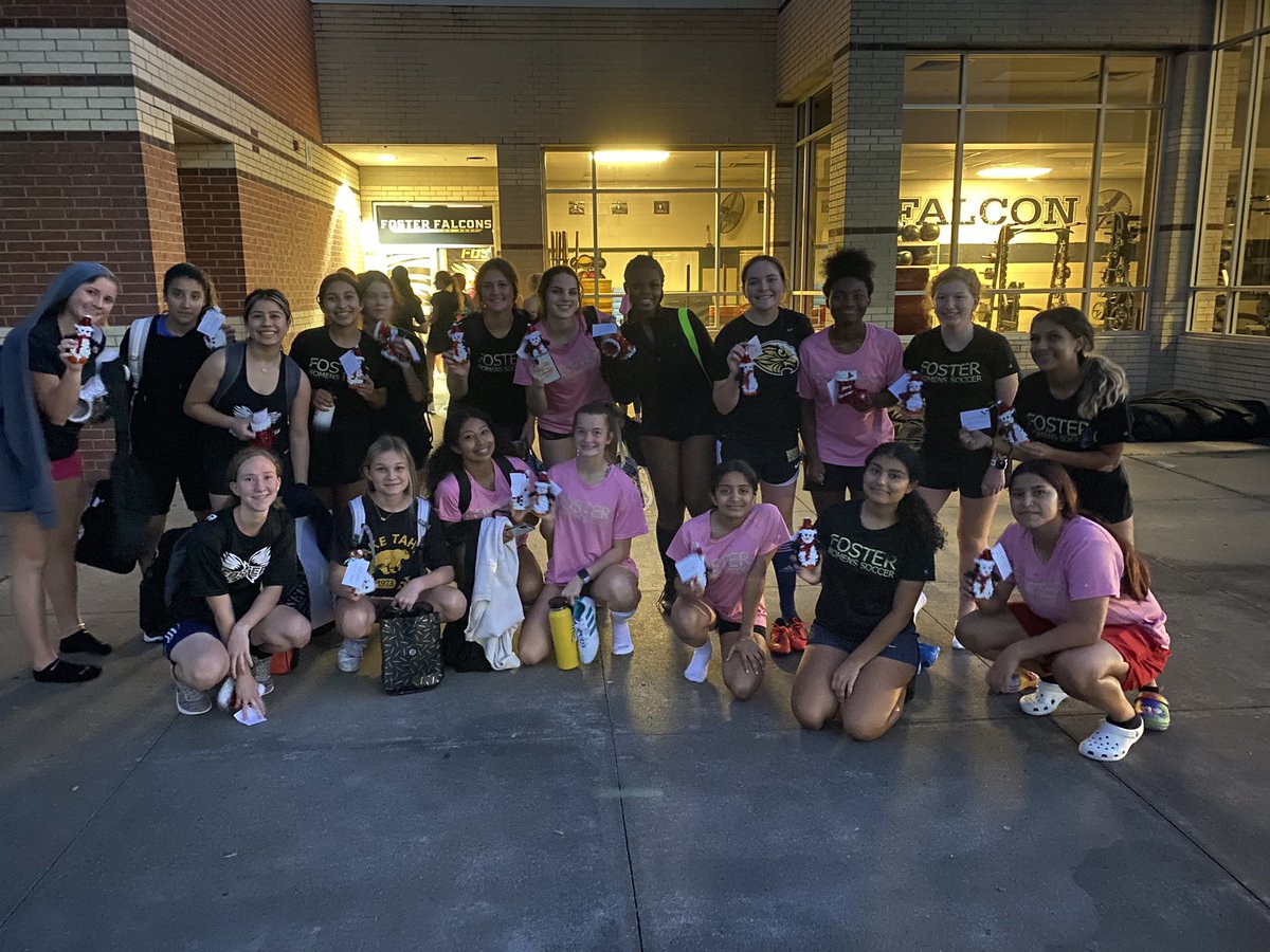 hhaleyhufff1's tweet photo. Excited for the season!! 2021-2022 JV💛🖤🤍 https://t.co/ARLDXqmhXg