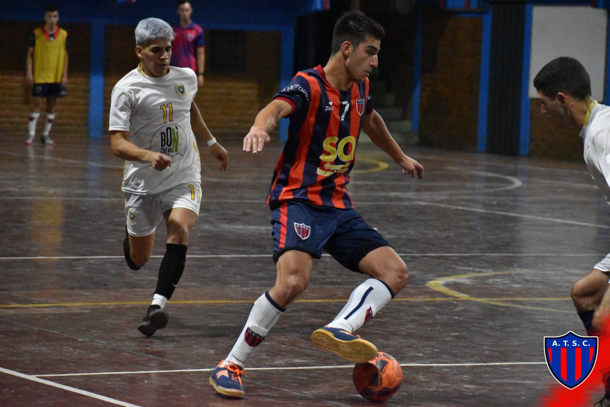 atscfutsal's tweet photo. #Inferiores #C20A

Nuestros juveniles no pudieron en su visita al Santo y se despidieron del certamen de Oro. 

A pesar de la caída queremos felicitar a los actuales bicampeones por el torneo realizado y por tantas alegrías que de seguro, van a volver 👏

¡DE PIE MATADORES! https://t.co/fCuVddJ6yB