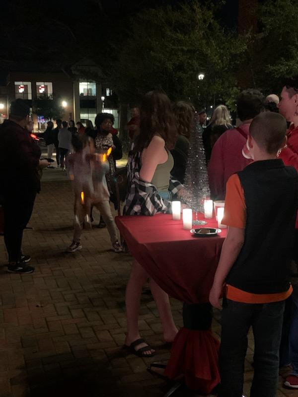 LUTVNews7's tweet photo. @LUTVNews7 #multimediajournalists @hannahspikes7 and @ClintonEssienTV are working on a #story at #CardinalLights, a #holiday #celebration on the #campus of #LamarUniversity. @LamarCommDept #studentmedia #collegemedia #LU #holidayseason https://t.co/6sPt57Bbnj