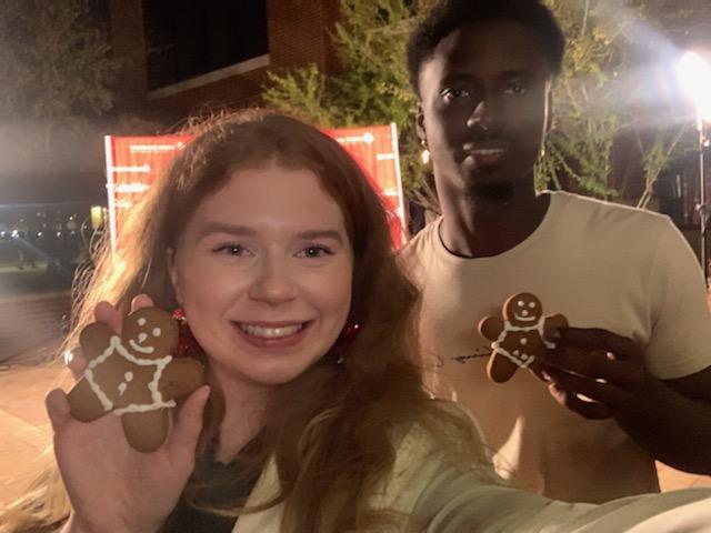 LUTVNews7's tweet photo. @LUTVNews7 #multimediajournalists @hannahspikes7 and @ClintonEssienTV are working on a #story at #CardinalLights, a #holiday #celebration on the #campus of #LamarUniversity. @LamarCommDept #studentmedia #collegemedia #LU #holidayseason https://t.co/6sPt57Bbnj