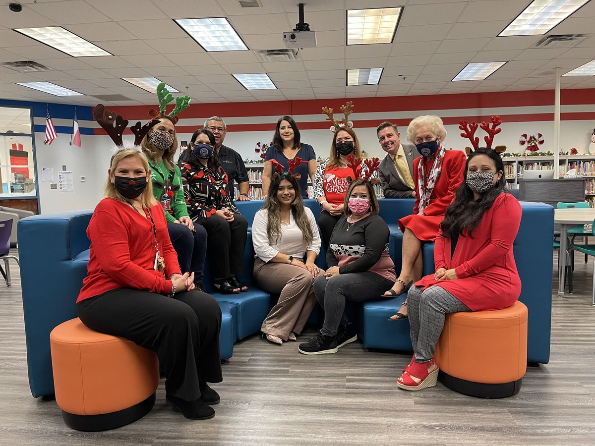 MrsVegaLMS's tweet photo. Introducing the new Innovation Center! #TravisSTEM https://t.co/fyQKb1Hkq1