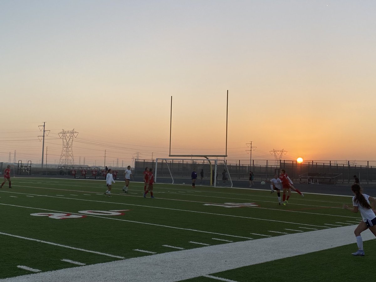 CoHi_Titans's tweet photo. Getting some sweet sunsets for Girl’s Soccer. Let’s go Titans! https://t.co/A1SnQjiTna