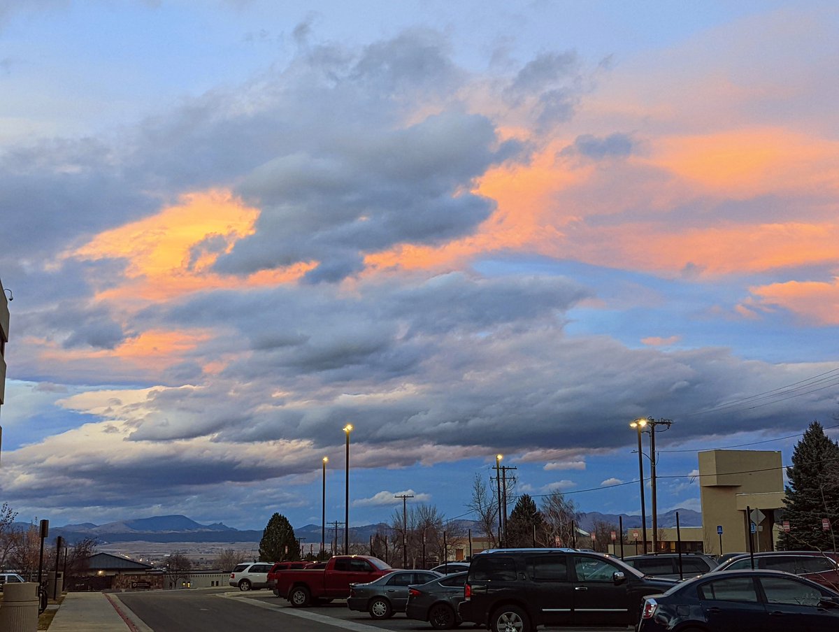 Hostich_'s tweet photo. I love the weather https://t.co/qM43toYqlb
