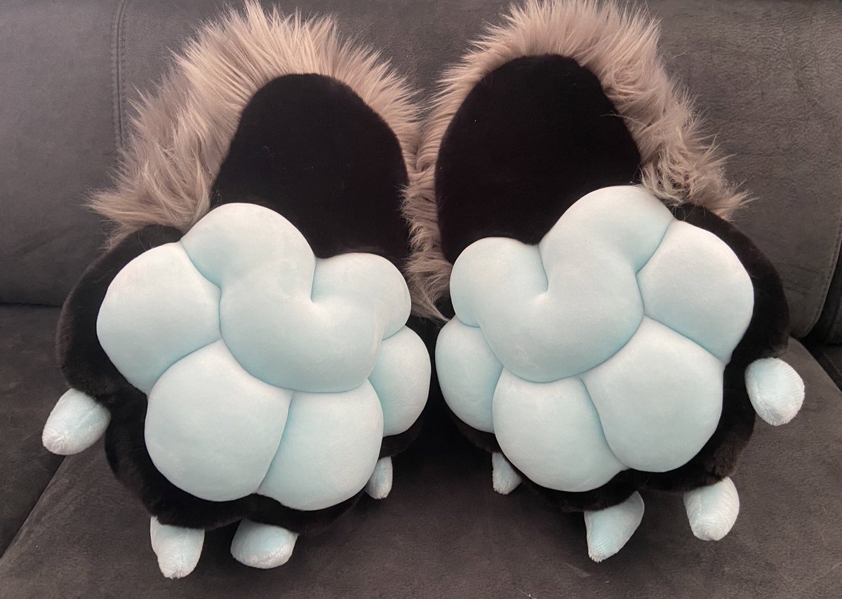FurryFursuit_M's tweet photo. Look at these pretty beans! Featuring those extra thicc pawpads in baby blue 🥰❤️ finishing up lots of paws! https://t.co/m78vPoQI1N