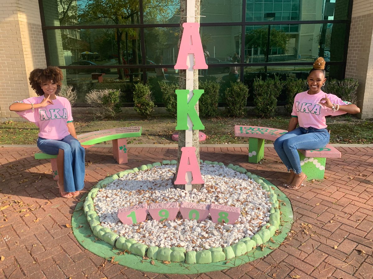 sitting prETty since 1908💗 

#Phirstdayout