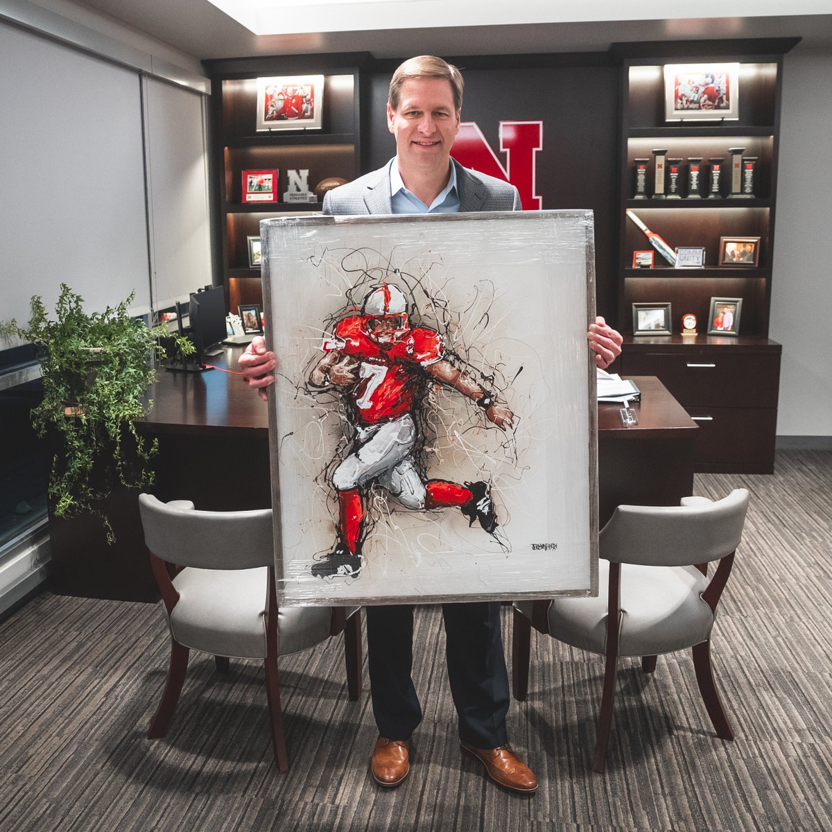 TrevAlberts's tweet image. On behalf of Nebraska Athletics, I'd like to congratulate you once again @croucheric for your induction into the College Football Hall of Fame.

When you return from the ceremony in LV, we have a special painting waiting for you featuring one of your iconic Heisman moments. #GBR