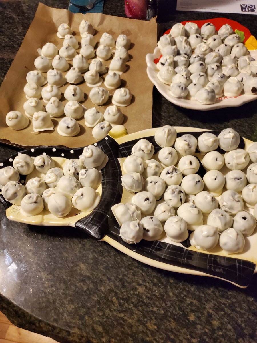 ninergirl783's tweet photo. Done! These might last the weekend...#ChristmasBaking #RoundOne #INeedtoGoBacktoWork https://t.co/7MYVtfkFEK