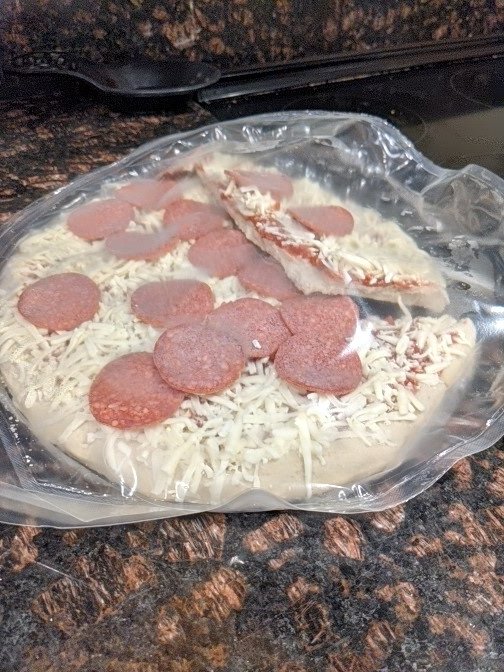 sethdirtyd's tweet photo. It's not delivery, it's @DiGiorno broken into chucks and not sealed all the way.
#pizzafail
#notdelivery https://t.co/cBDLFSVGcD