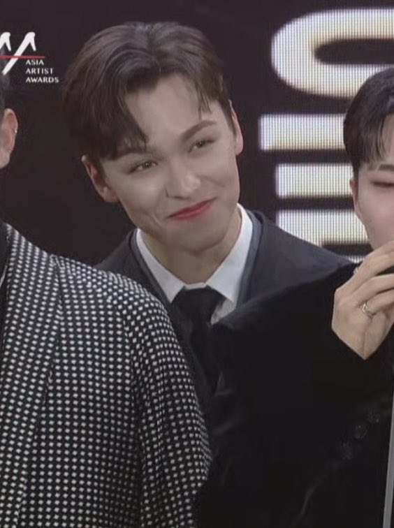yjhjww0526's tweet photo. 마마투표하면 한솔이가 저렇게 쳐다봄
#MAMAVOTE #seventeen https://t.co/ek00skFKsa