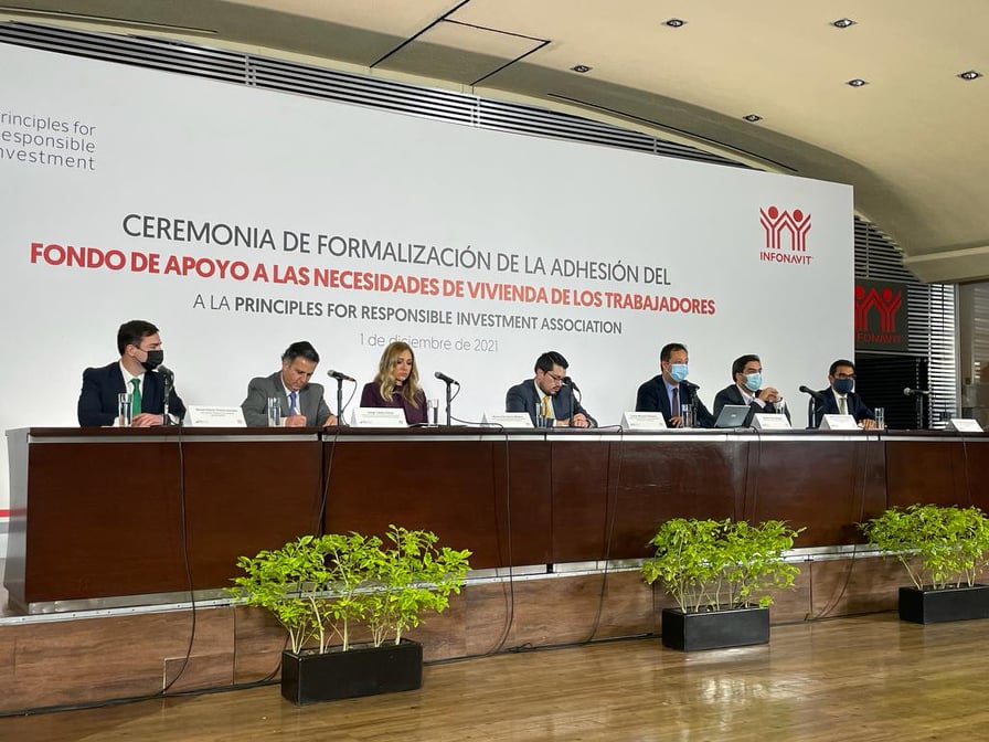 El  <a href="/Infonavit/">Infonavit</a>  se convirtió en el primer instituto de seguridad social de México en incorporar los criterios #ESG en todos sus procesos de #inversión.

Estos principios de Inversión Responsable impulsados por Naciones Unidas protegen el #ahorro de los #trabajadores