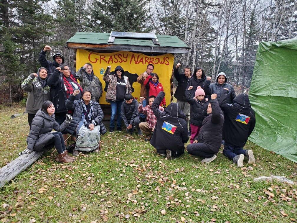 faisal_moola's tweet photo. Today marks the 19th anniversary of the Grassy Narrows' blockade - the longest Indigenous land defence action in Canadian history. Mercury poisoning survivor and land defender, Judy Da Silva, has shared her reflections on Grassy's long struggle for #environmentaljustice ✊🏾🪶🌿1/ https://t.co/eaf6HyFyjC