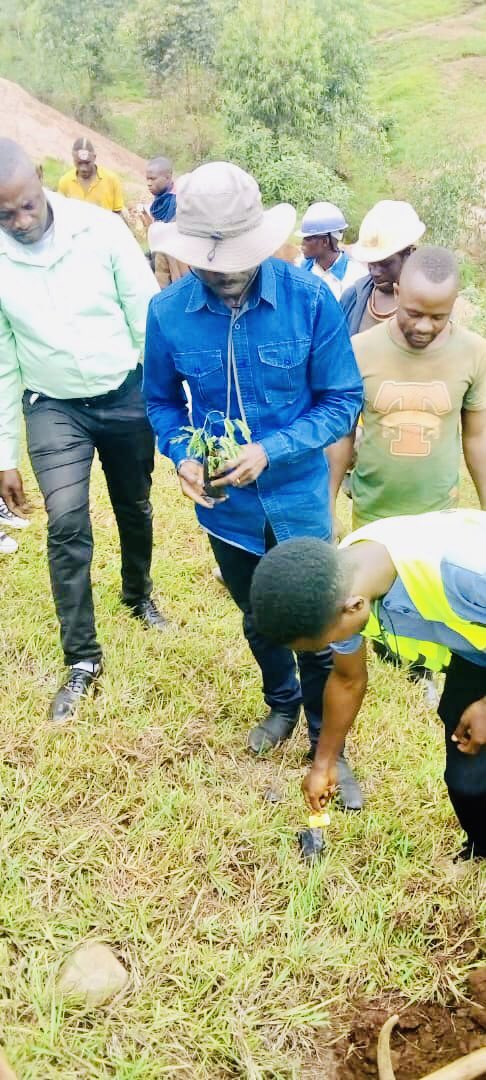 saemaperdc's tweet image. #RDC #SUDKIVU: Lancement officiel du reboisement au site minier de #Luhihi en territoire de #KABARE. #protégions_environnement 
@Mines_RDC 
   @SaemapeR
      @CongoMines 
        @GouvSudkivu 
      @actualitecd 
   @JagmAdeseny 
@Evebazaiba @JKanyoni @SaveCongoForest @IccnRdc