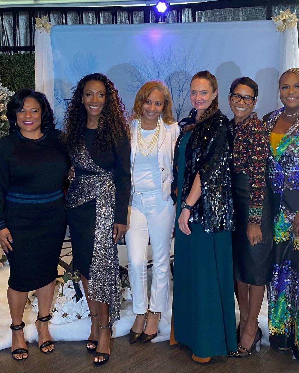 FearlessEntert2's tweet photo. 8th annual Women Empowerment Summit @tamalal Women in Entertainment 🍾 Such a beautiful event. Thanks to my friends @angelab_me
@tamalala_
@ttowalame
@dnice
#StacyBenaderet
#PatShields
#JonPlatt and of course My Momma #DeniseWilson and TamalaMomma https://t.co/muvZ15lQas