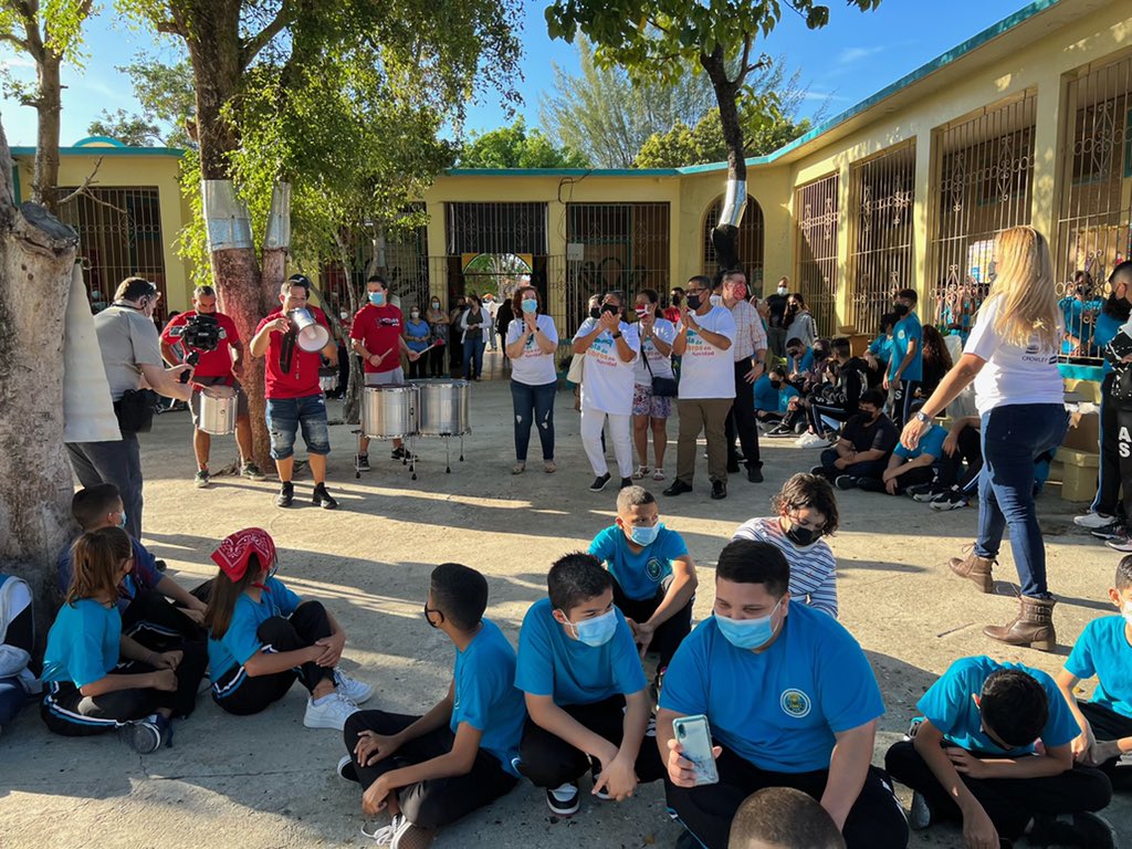 rweingarten's tweet photo. Today in #PuertoRico, @AFTEVPDeJesus joined @amprnet for the launch of this season's #Bookwaves, a series of events with @FirstBook to donate books &amp; materials that contribute to the education of the students of the public education system. https://t.co/2dHIkvUtAp