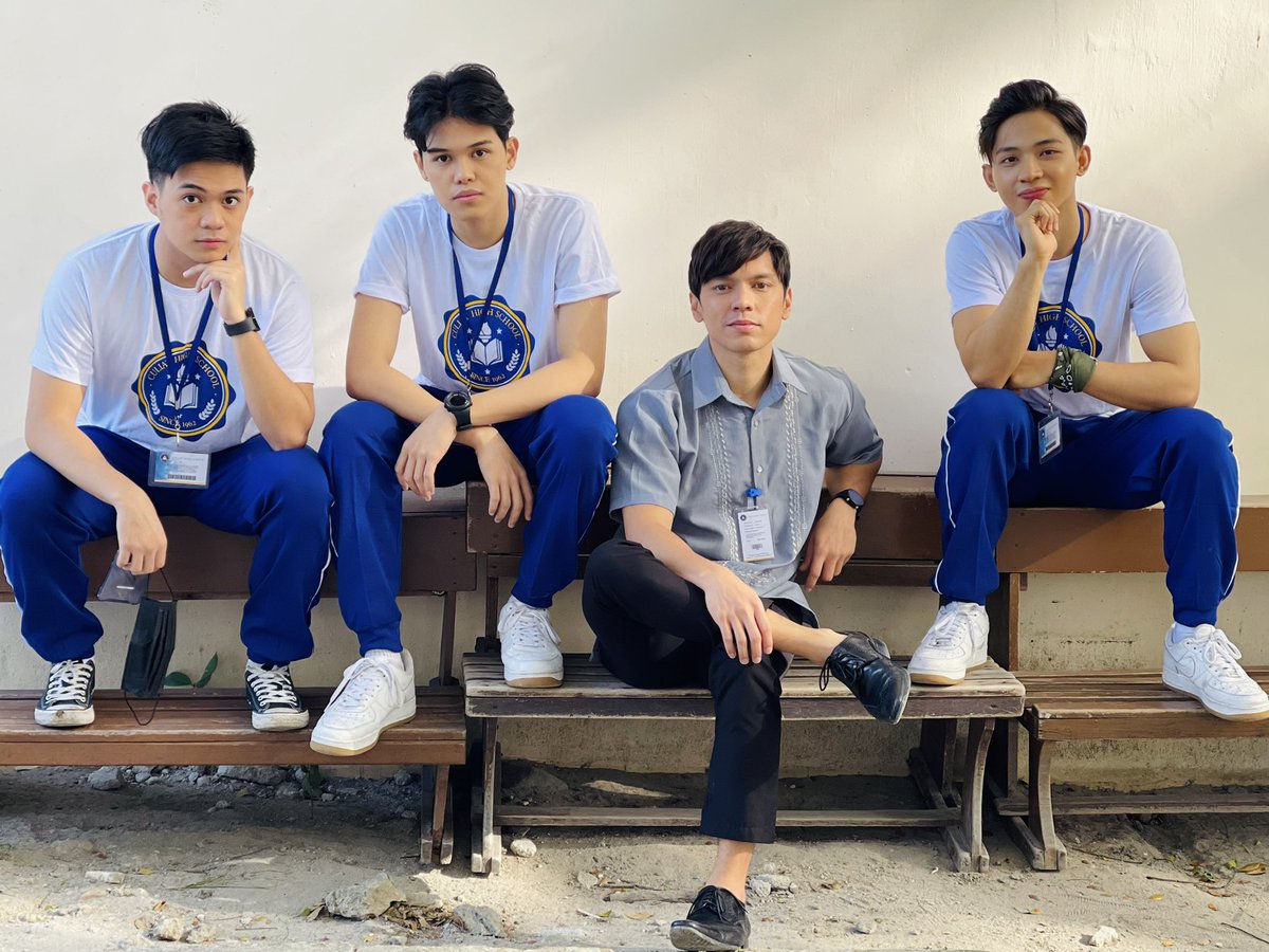 Official_ALAMAT's tweet photo. <NEWS>
Taneo and R-Ji begin filming their scenes for the upcoming @VIVA_Films movie EXPENSIVE CANDY starring Carlo Aquino and Julia Barretto. Also included in this photo is actor Francis Magundayao. 🤎 https://t.co/VOJE4Xd0WN