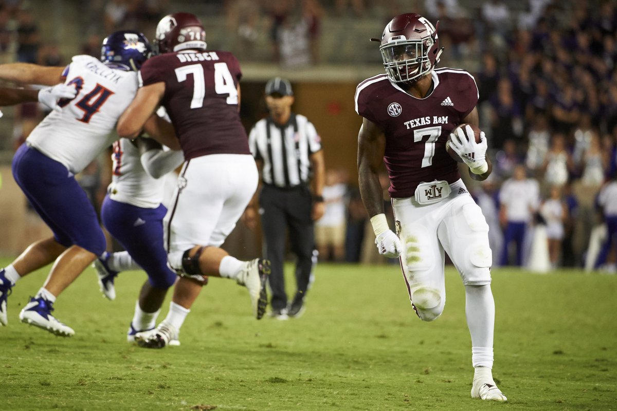 ColemanJabree's tweet photo. Blessed to say I received an offer from Texas A&amp;M!! #GigEm🎩 @CoachE_TAMU @TepFootball https://t.co/tS93NUi944