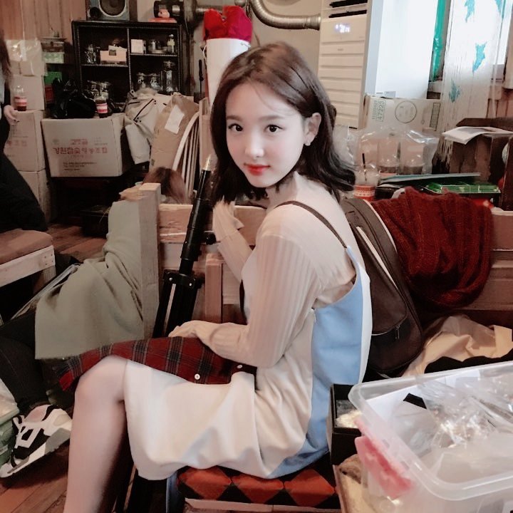 TWIVETW's tweet photo. ⠀ ·⠀ 🎢⠀ ﹫𝗻ᥱw⠀ post  ﹕  ᥱvᥱnt⠀ 𓂃⠀ 𝘁𝘄⠀ ど.ivᥱ `⠀ ᥲt⠀  #AE2ndSingle ⠀›

Dejamos salir a nuestra peloncita Arélie para que pudiera acompañar a las más lindas y entregarles su corazoncito bonito, todas les deseamos muchísimo éxito, ¡Son las mejores! https://t.co/535K8EUT8U