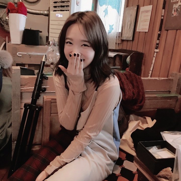 TWIVETW's tweet photo. ⠀ ·⠀ 🎢⠀ ﹫𝗻ᥱw⠀ post  ﹕  ᥱvᥱnt⠀ 𓂃⠀ 𝘁𝘄⠀ ど.ivᥱ `⠀ ᥲt⠀  #AE2ndSingle ⠀›

Dejamos salir a nuestra peloncita Arélie para que pudiera acompañar a las más lindas y entregarles su corazoncito bonito, todas les deseamos muchísimo éxito, ¡Son las mejores! https://t.co/535K8EUT8U