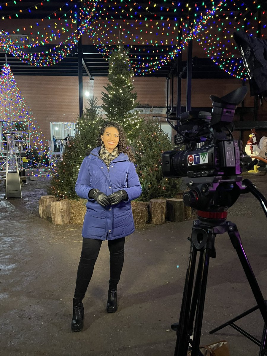 It’s nice being able to say the phrase “I’m live on location” again! Reminds me of my On the Go days with @CTVReginaLive. A blast tonight at the Merry Market in #LdnOnt