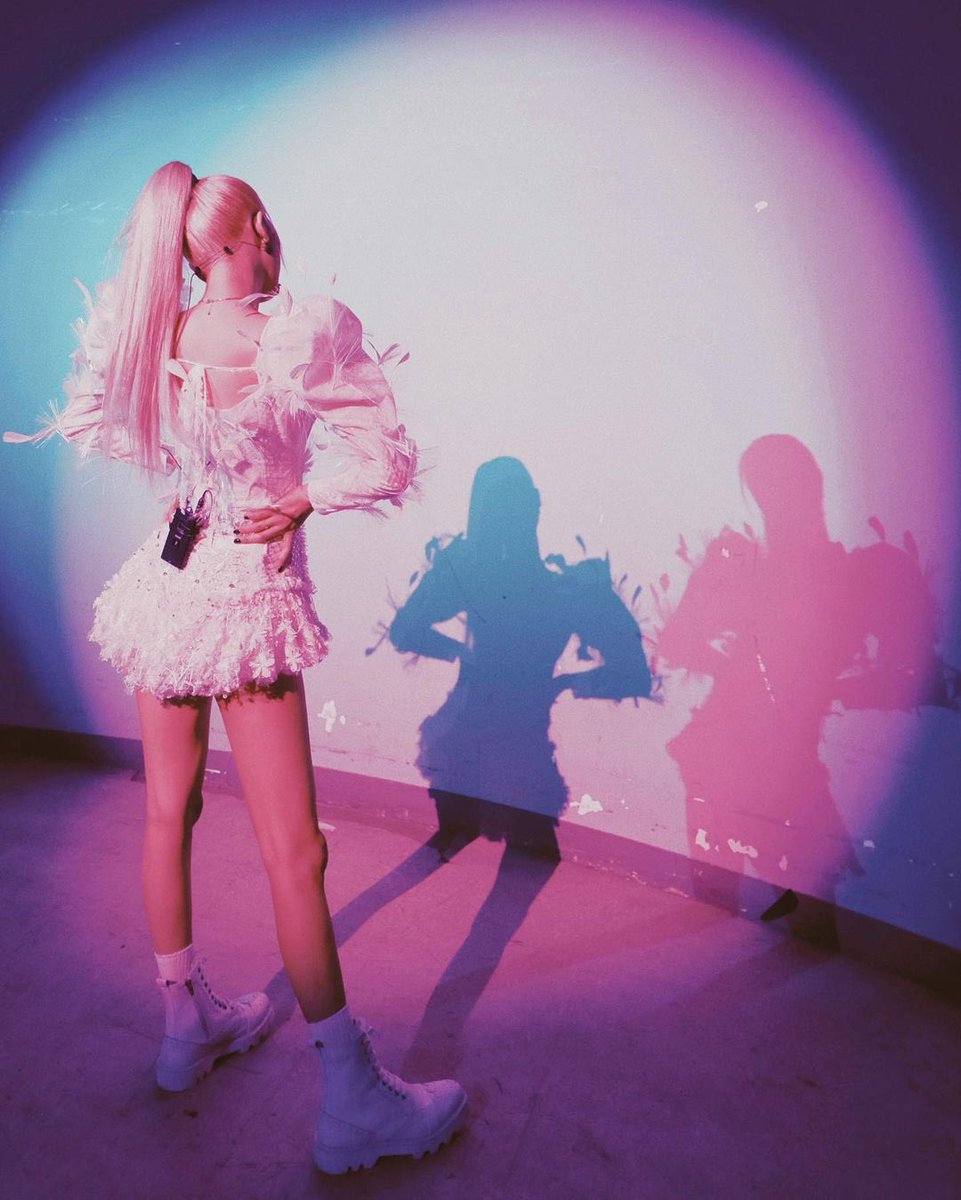 TBeo39's tweet photo. Who are u girl😮‍💨
My choice is Rosie 
#mamavote #Rosé https://t.co/YT7fz8tHqe
