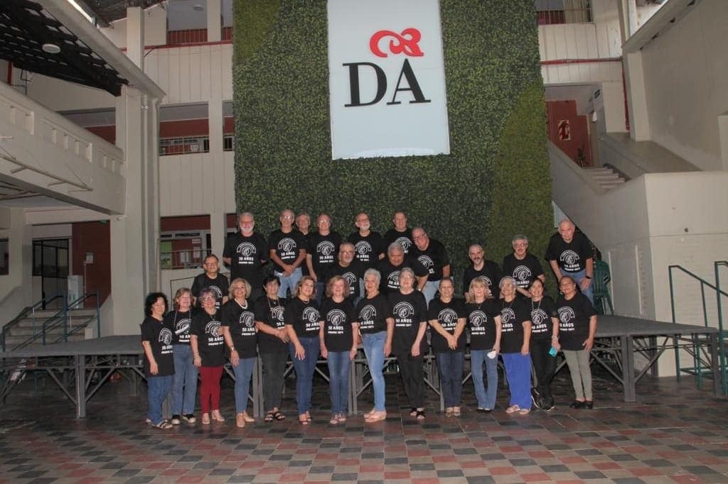 gustavorbogarin's tweet photo. #tbt❤️
#añoranzas #alegrias
#reencuentro #celebraciones
#Promo71 #DanteAlighieri #50años
Salud queridos #compañeros
Foto 1: #primaria ❤ https://t.co/VE9cPUt2uy