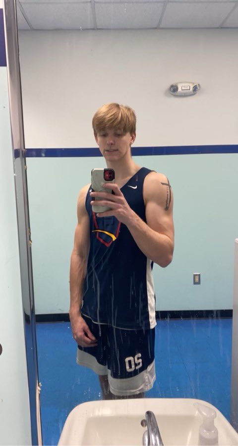 WVInce_5's tweet photo. My boy has been hitting the weight room hard!! I see you!! Keep working!! Love ya Ayden Ince!! #Incey12 #growth #hittingtheweights #letsgo https://t.co/pEQblPGKkt