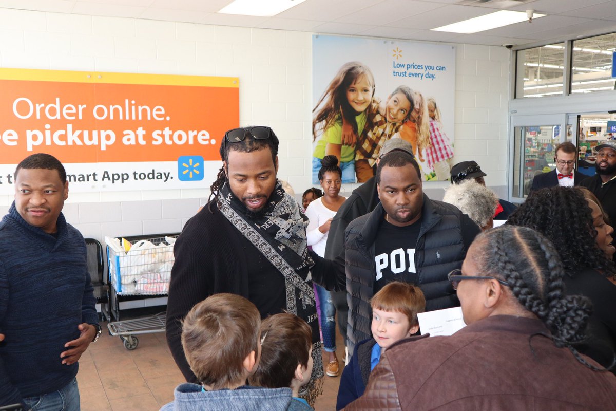 It’s officially December! ‘Tis the season, so here’s a throwback to when we took 20 deserving foster kids on the shopping spree of their dreams. We’re looking forward to putting some smiles on more faces this holiday season. #STARZ24 #HolidayGiving