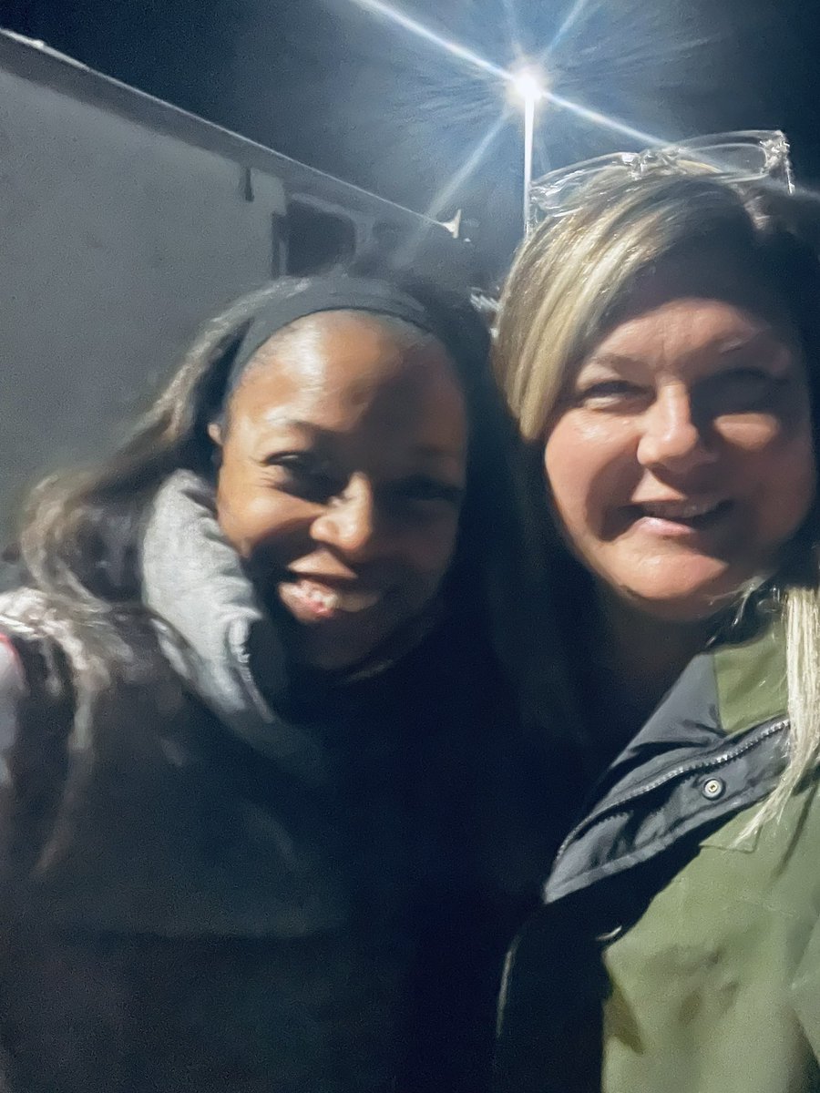 stephanieamaya3's tweet photo. @CityofGrandview Mayor’s Christmas Tree Lighting 🎄@GrandviewCSD4 choir had a great performance! Nice to see @ShebaClarkePR there—she captures our Grandview C-4 magical moments! #ourPRladyrocks https://t.co/rPYLsC9qrF