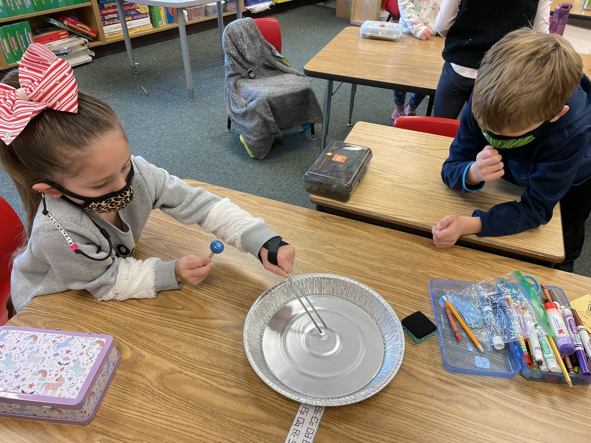 k_mckuras's tweet photo. In science, we are learning that sound is made through vibrations. We can feel, see, and hear the effects of vibrations with tuning forks! #GPGoes4Gold #allin157c.org https://t.co/Ymj52NljP8