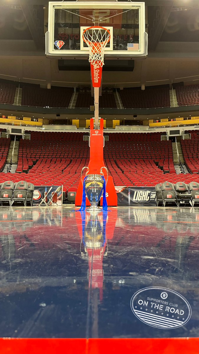 ChelseaFC's tweet photo. Back on court! 🏆

@HoustonRockets 🏀

#BluesInTheUSA 🇺🇸 https://t.co/s1PK98aj9c