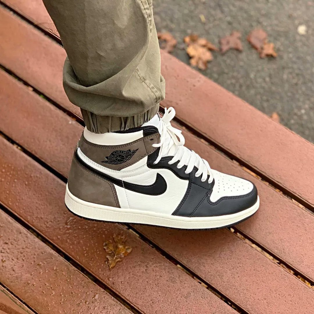 satalymike's tweet photo. Is the 'Mocha' the best non-original Air Jordan 1 colorway? https://t.co/DZSIMvz4JL