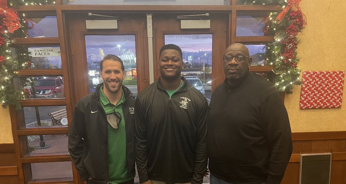 TJBM12's tweet photo. Big Thank you to @CoachSpringerST for coming to visit me today in school and going to get some grub with me afterwards🙏🏾. Can’t wait to build something special in Huntington 💎.@CoachHuff @CoachEMorrissey @STVMAthletics https://t.co/biwxE8gw4w
