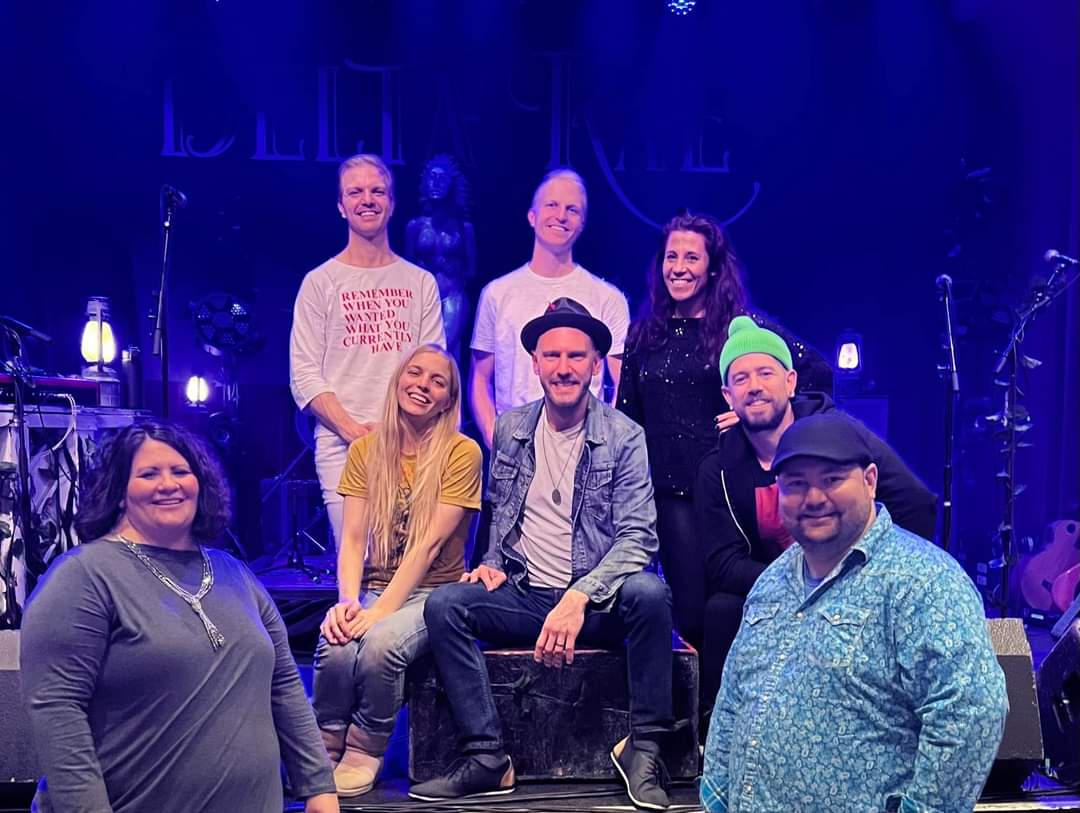 ntdanimal's tweet photo. @DeltaRae  My wife's 8th show my 6th already amazing got to see @MikeMcKeeDrums check that the lady by the door would recognize him with mask on/off hat on/off glad I'm not the only one with that sense of humor!!!!!!!!! https://t.co/I2kViDSxjW